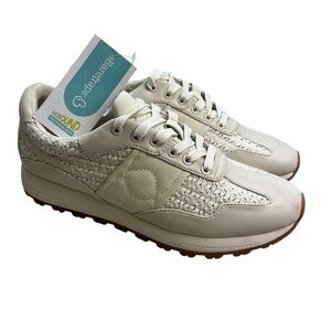 BareTraps NEW Gwenda Cream  Size 8 Lace Up Sneakers